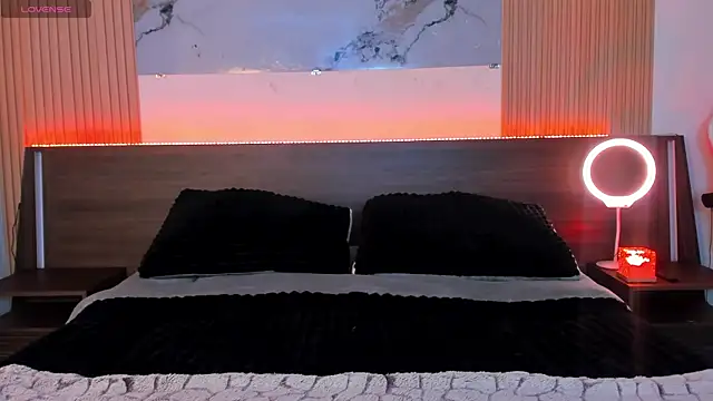 samanthaa moon online show from March 15, 11:00 pm