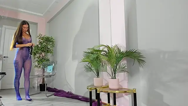MayaHellen online show from December 19, 5:47 am