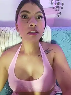 Snapshot of Fox_Roxxan chatting on June 17, 2:25 am Fox Roxxan online show from June 17, 2:25 am