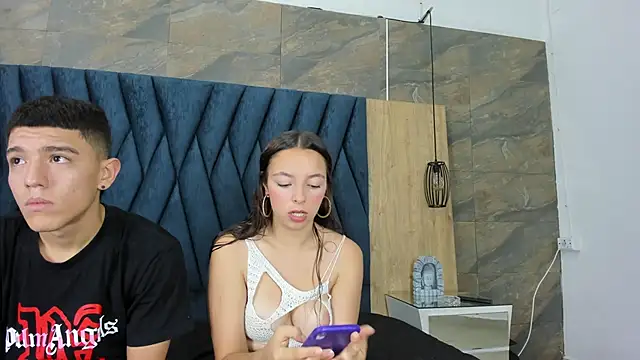 Snapshot of Emma_Valencia_001 chatting on October 16, 8:10 pm Emma Valencia 001 online show from October 16, 8:10 pm