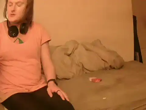 avamaxwell online show from October 4, 7:34 pm