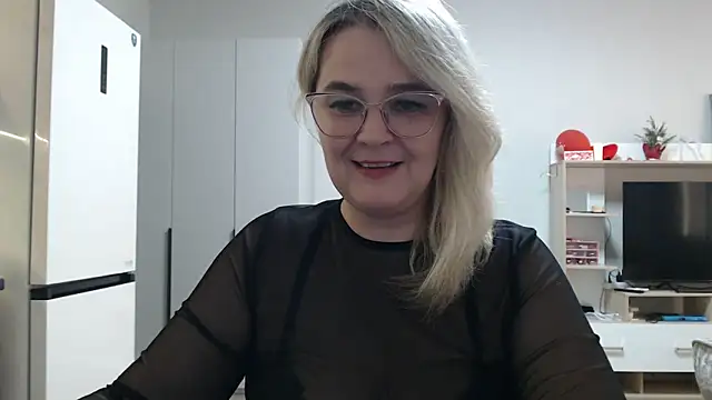 EleanoraDream online show from April 12, 1:05 pm