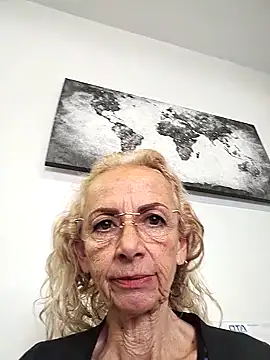 clarabell4 online show from April 7, 8:15 am