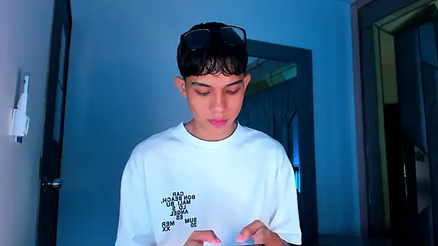 Snapshot of Sebax_Young chatting on February 14, 8:16 pm Sebax Young online show from February 14, 8:16 pm