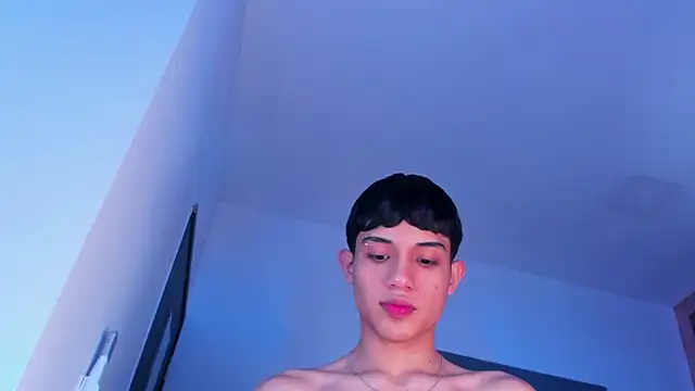 Snapshot of Sebax_Young chatting on February 21, 7:59 pm Sebax Young online show from February 21, 7:59 pm