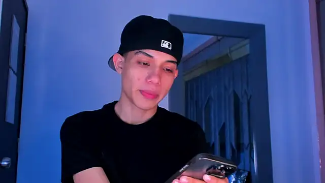 Snapshot of Sebax_Young chatting on March 1, 8:00 pm Sebax Young online show from March 1, 8:00 pm