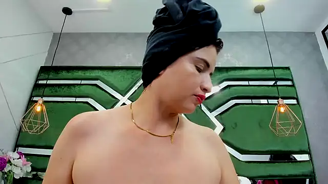 Snapshot of ThaliaCross chatting on October 8, 7:33 pm ThaliaCross online show from October 8, 7:33 pm