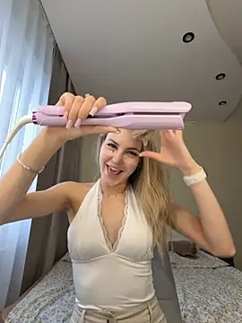 Snapshot of YungTessa chatting on June 19, 2:32 pm YungTessa online show from June 19, 2:32 pm