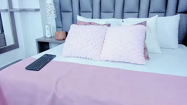 ZoeKrug online show from February 16, 12:23 pm