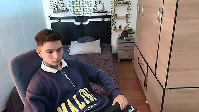 Snapshot of santii_ss chatting on May 10, 2:11 pm santii ss online show from May 10, 2:11 pm
