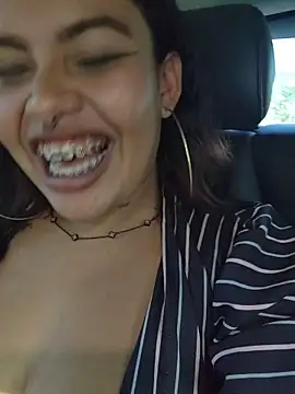 Yessica Lopezz online show from April 1, 1:41 pm