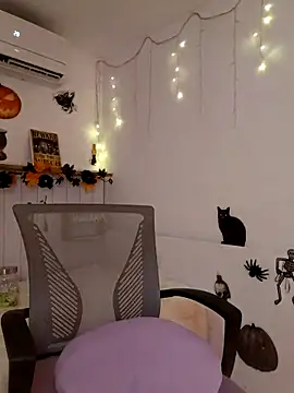 Snapshot of LeilaEbony chatting on October 6, 2:25 pm LeilaEbony online show from October 6, 2:25 pm