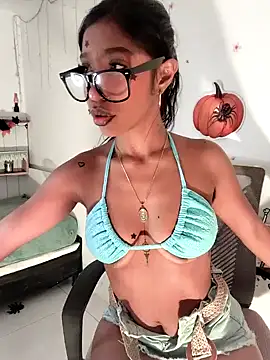 Snapshot of LeilaEbony chatting on October 13, 3:01 pm LeilaEbony online show from October 13, 3:01 pm