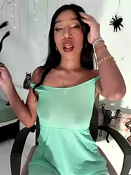 Snapshot of LeilaEbony chatting on October 15, 12:49 pm LeilaEbony online show from October 15, 12:49 pm