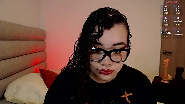 Tiffany-Giil online show from September 26, 3:38 pm