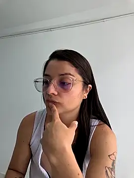 Coralinne   online show from April 11, 3:38 pm