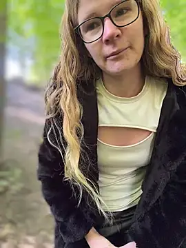 Bikergirl 97 online show from April 28, 7:13 am