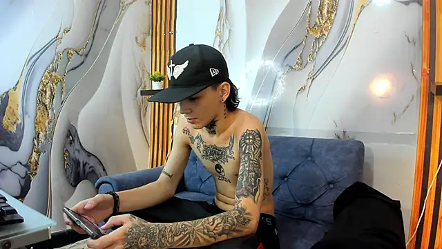 Snapshot of StraightBoy_Nick chatting on October 10, 4:55 am StraightBoy Nick online show from October 10, 4:55 am