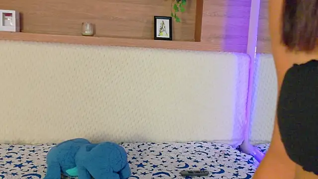 Snapshot of MeghanMure chatting on March 3, 3:23 am MeghanMure online show from March 3, 3:23 am