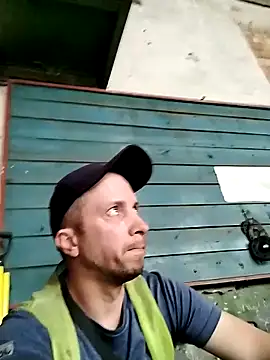Snapshot of hornny_boy35 chatting on June 18, 11:14 am hornny boy35 online show from June 18, 11:14 am