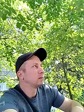 Snapshot of hornny_boy35 chatting on July 14, 10:54 am hornny boy35 online show from July 14, 10:54 am