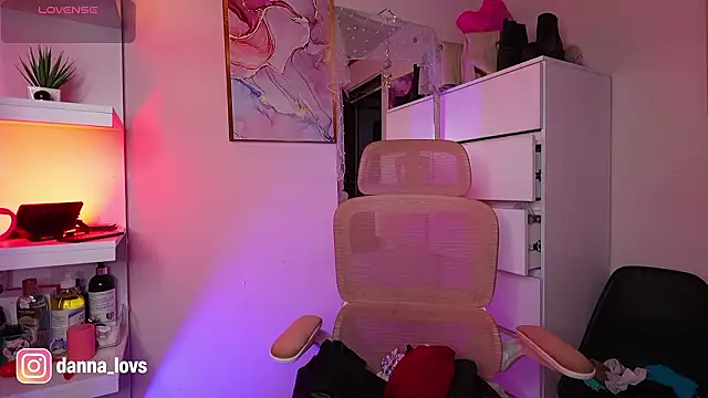 Dannaa Lovs online show from March 22, 2:53 pm