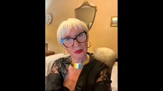 Snapshot of ROBY_SWEETHOT chatting on January 6, 6:22 pm ROBY SWEETHOT online show from January 6, 6:22 pm