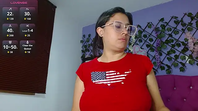 Sophie-Hot- online show from April 7, 10:15 am