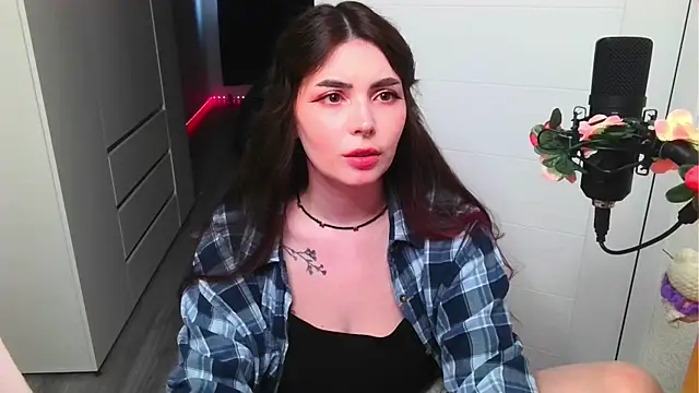 peachyness online show from April 27, 5:00 pm