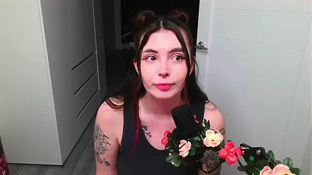 Snapshot of peachyness chatting on May 1, 7:51 pm peachyness online show from May 1, 7:51 pm
