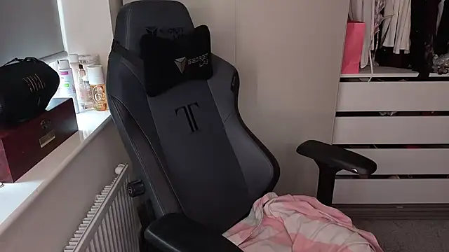 Lilly-Luscious online show from March 29, 8:58 am