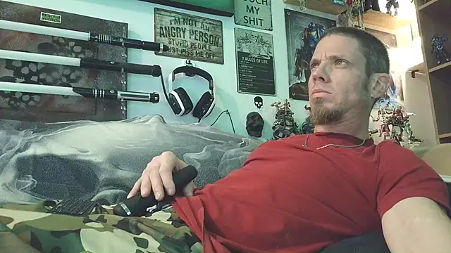 Snapshot of TomXXII chatting on October 27, 12:26 am TomXXII online show from October 27, 12:26 am