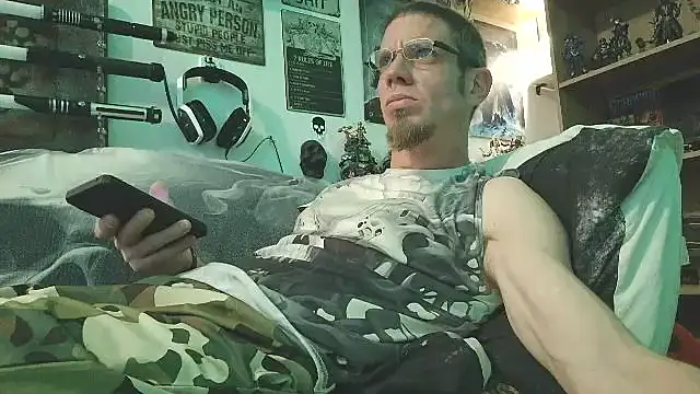 Snapshot of TomXXII chatting on October 28, 2:48 am TomXXII online show from October 28, 2:48 am