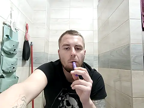 Vladyslav30 online show from April 26, 11:13 pm