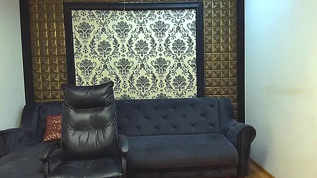 Snapshot of LissaBigTitts chatting on November 7, 8:09 pm LissaBigTitts online show from November 7, 8:09 pm