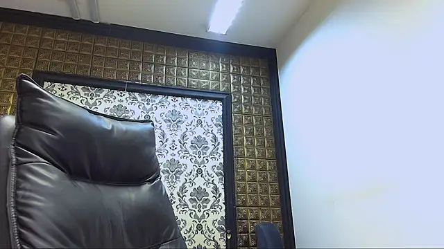 Snapshot of LissaBigTitts chatting on November 24, 4:40 pm LissaBigTitts online show from November 24, 4:40 pm