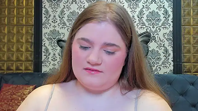 Snapshot of LissaBigTitts chatting on December 19, 9:11 pm LissaBigTitts online show from December 19, 9:11 pm