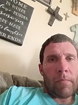 Snapshot of discrCs chatting on March 21, 3:48 pm discrCs online show from March 21, 3:48 pm