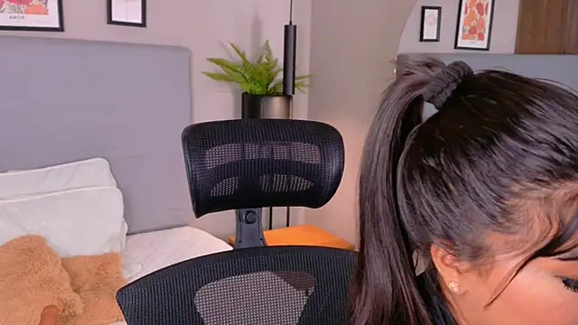 Snapshot of LanaRozz chatting on July 23, 1:58 am LanaRozz online show from July 23, 1:58 am