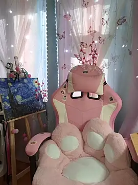 Fuzzy Unicorn online show from April 1, 8:15 am