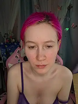 Snapshot of Fuzzy_Unicorn chatting on April 29, 7:42 pm Fuzzy Unicorn online show from April 29, 7:42 pm