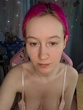 Snapshot of Fuzzy_Unicorn chatting on May 1, 11:37 am Fuzzy Unicorn online show from May 1, 11:37 am