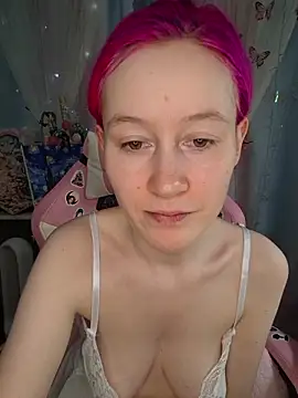 Snapshot of Fuzzy_Unicorn chatting on May 12, 10:56 am Fuzzy Unicorn online show from May 12, 10:56 am