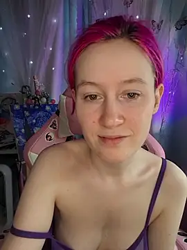 Snapshot of Fuzzy_Unicorn chatting on May 28, 10:23 am Fuzzy Unicorn online show from May 28, 10:23 am