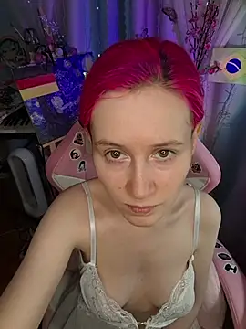 Snapshot of Fuzzy_Unicorn chatting on June 17, 10:28 am Fuzzy Unicorn online show from June 17, 10:28 am