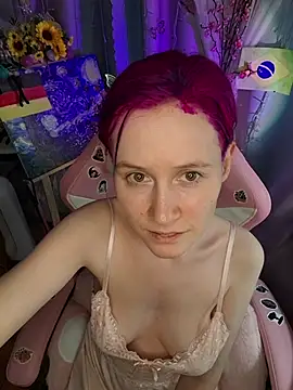 Snapshot of Fuzzy_Unicorn chatting on July 6, 7:05 pm Fuzzy Unicorn online show from July 6, 7:05 pm