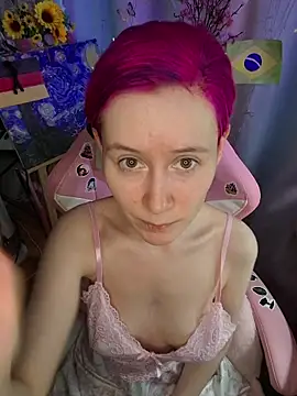 Snapshot of Fuzzy_Unicorn chatting on July 13, 10:40 am Fuzzy Unicorn online show from July 13, 10:40 am