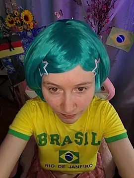 Snapshot of Fuzzy_Unicorn chatting on July 16, 12:00 pm Fuzzy Unicorn online show from July 16, 12:00 pm