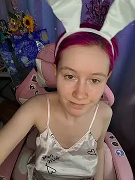 Snapshot of Fuzzy_Unicorn chatting on July 22, 10:40 am Fuzzy Unicorn online show from July 22, 10:40 am