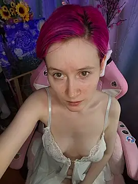 Snapshot of Fuzzy_Unicorn chatting on July 30, 10:47 am Fuzzy Unicorn online show from July 30, 10:47 am